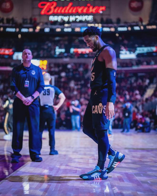 九游体育-Ning新星出色防守表现突出，湖人前途光明！