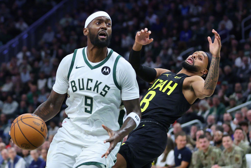 九游-哈兰德在雄鹿比赛中领先优势明显，比赛局势复杂引发热议！